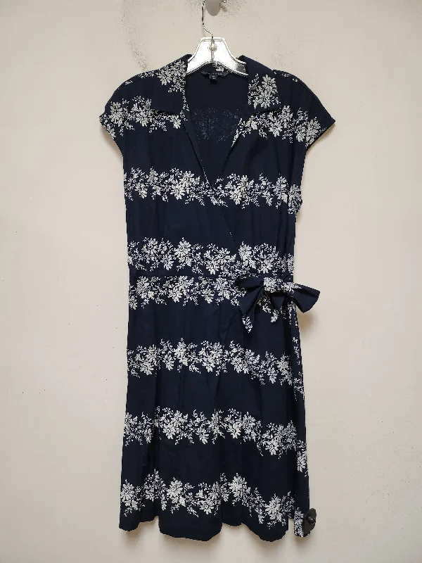 Dress Casual Short By Tommy Hilfiger In Blue & White, Size: L Comfortable Mini Skirt