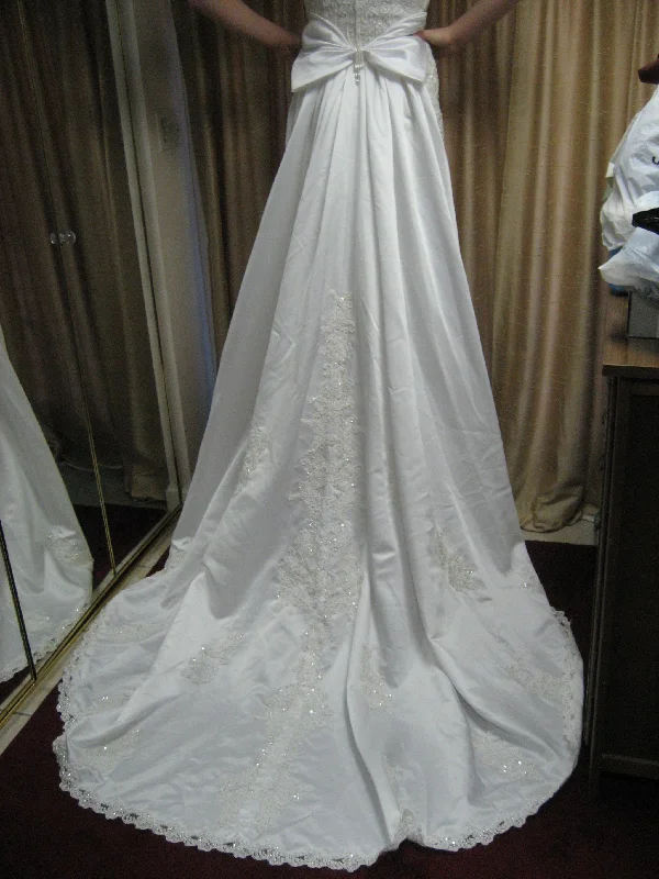 David's Bridal White Satin Detachable  Train Only Long sleeve unclassified dresses