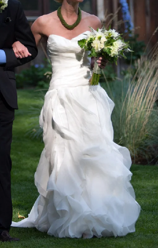 Modern Trousseau Macy Ruffled unclassified dresses